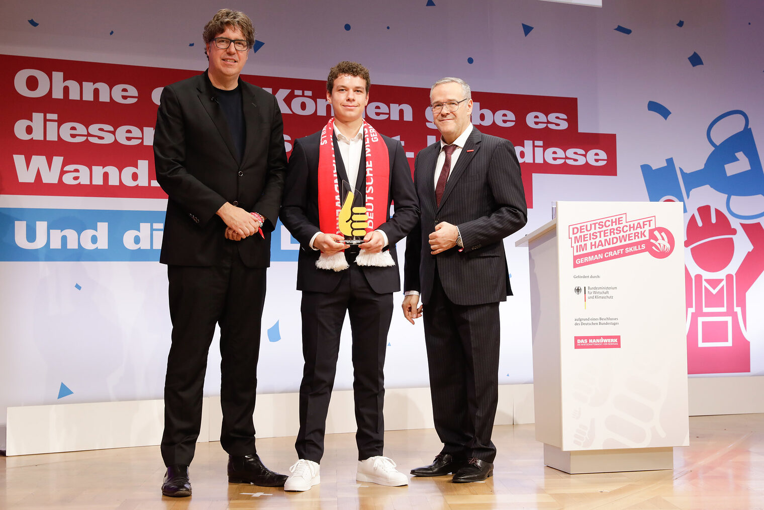 Deutschlands bester Straßenbauer darf sich ab sofort Linus May aus Herzogenrath nennen. Er setzte sich beim Bundesfinale der Deutschen Meisterschaft im Handwerk gegen die starke bundesweite Konkurrenz durch.