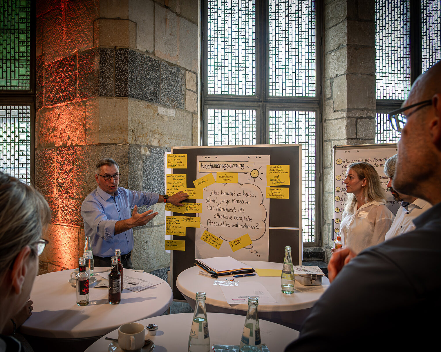 Thementische an der Vollversammlung