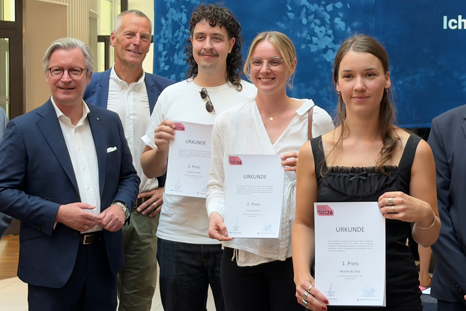 Gruppenbild bei der Verleihung des Rosenberger Designpreis 2026