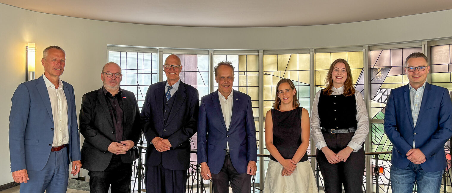 Wechsel an der Spitze der Bauschlichtungsstelle der Handwerkskammer Aachen - Mitte September 2026 übergab nach 13 Jahren Dr. Wolfgang Bender den Vorsitz an Prof. Dr. Uwe Meiendresch.