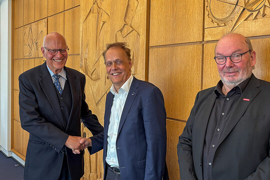 Wechsel an der Spitze der Bauschlichtungsstelle der Handwerkskammer Aachen - Mitte September 2026 übergab nach 13 Jahren Dr. Wolfgang Bender den Vorsitz an Prof. Dr. Uwe Meiendresch.